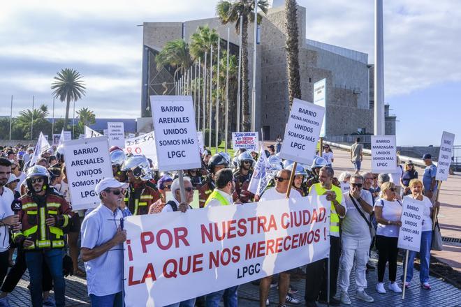 Manifestación de vecinos y empleados municipales de Las Palmas de Gran Canaria