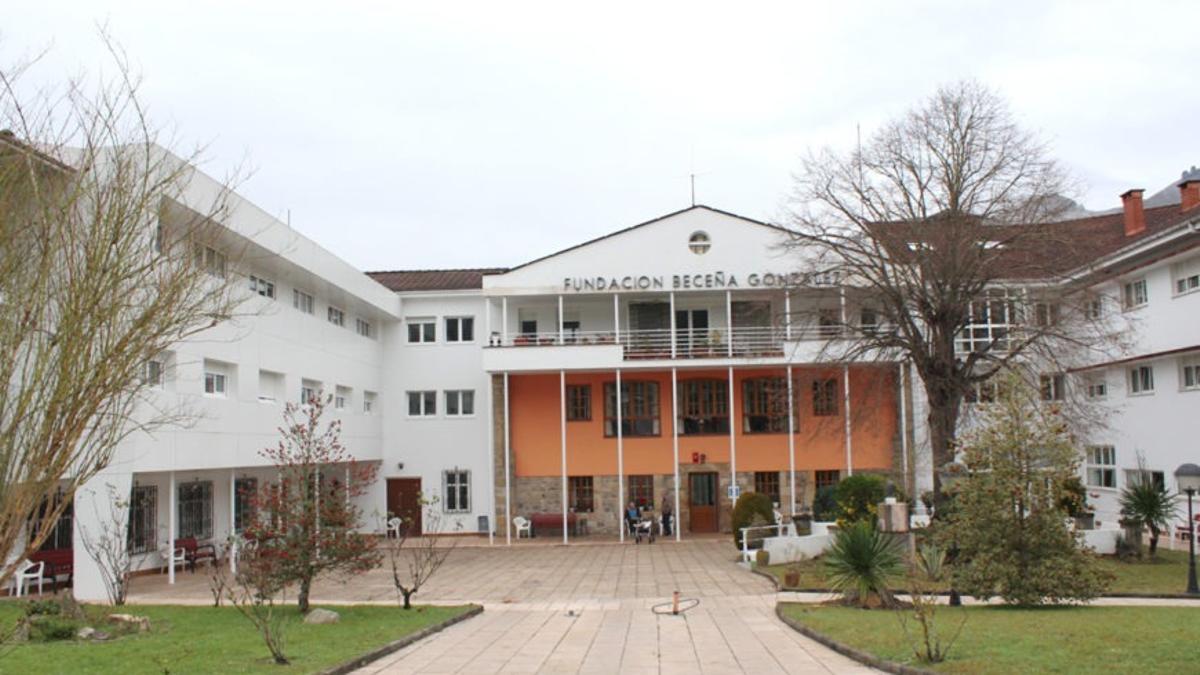 Entrada principal del Hogar de la Fundación Beceña González.