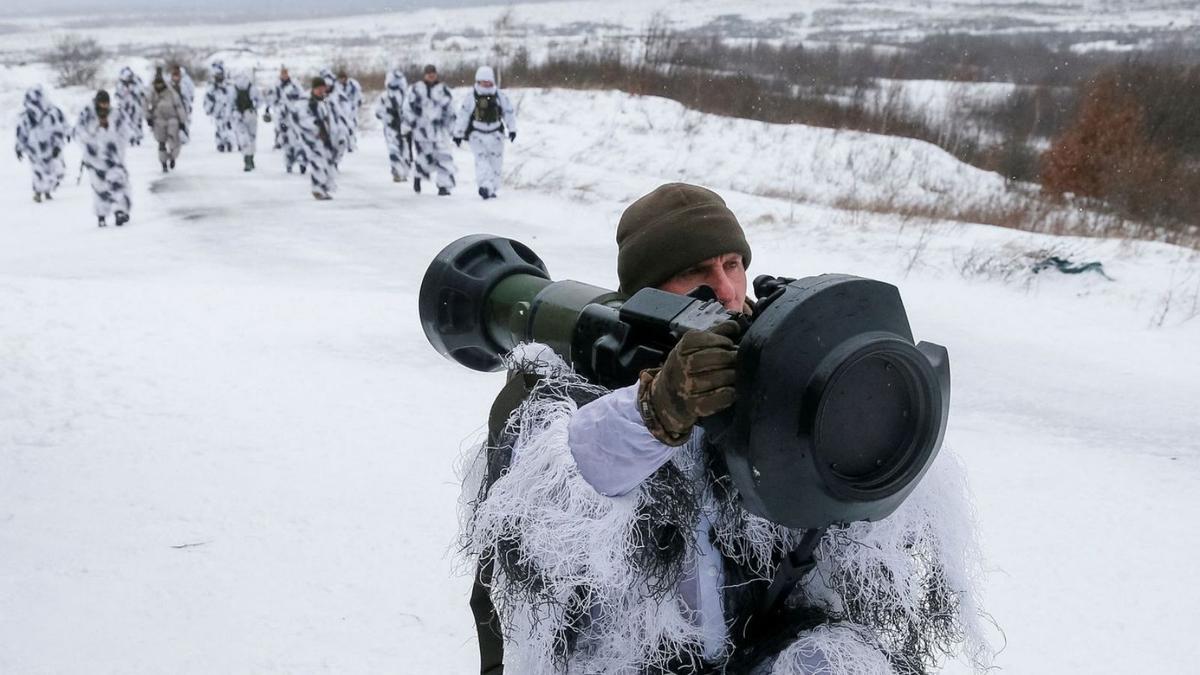 Soldats ucraïnesos durant unes maniobres a la regió de Lviv | REUTERS