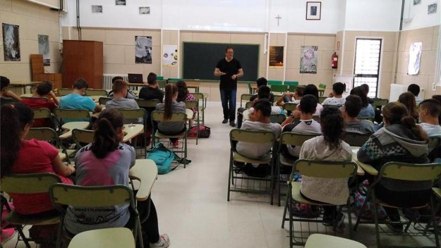 Andalucía Laica apoya a un alumno de Dos Torres contra la &quot;confesionalidad&quot; de un centro público