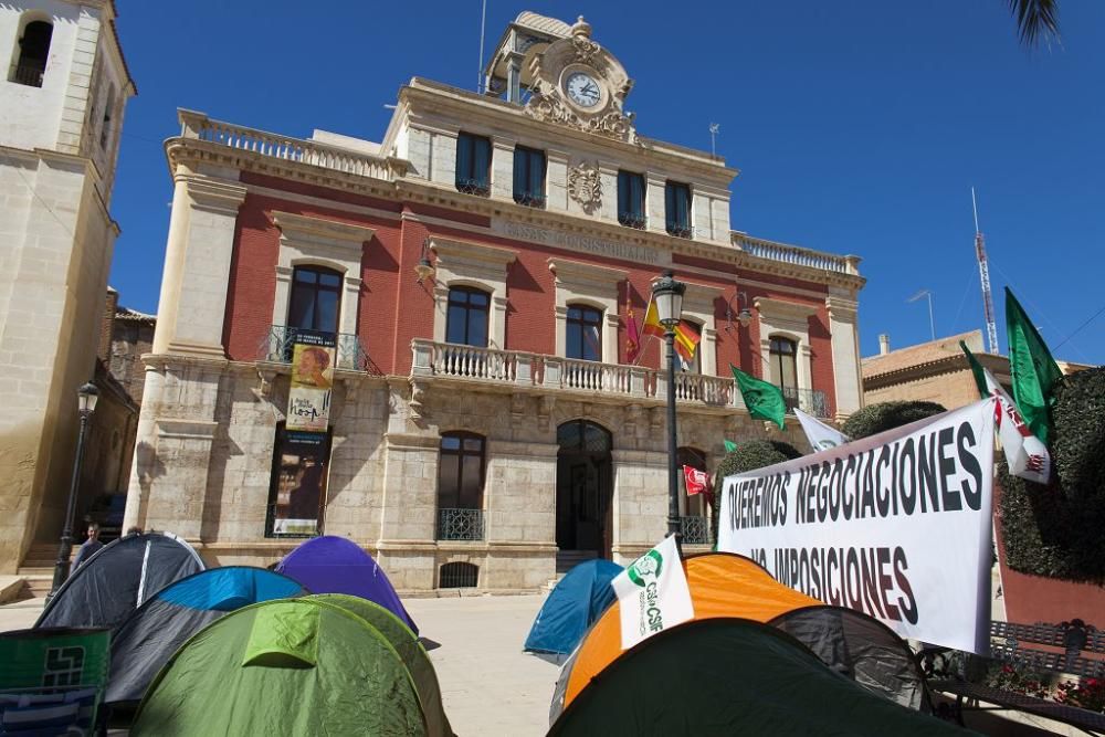 Acampada protesta de la policía local de Mazarrón