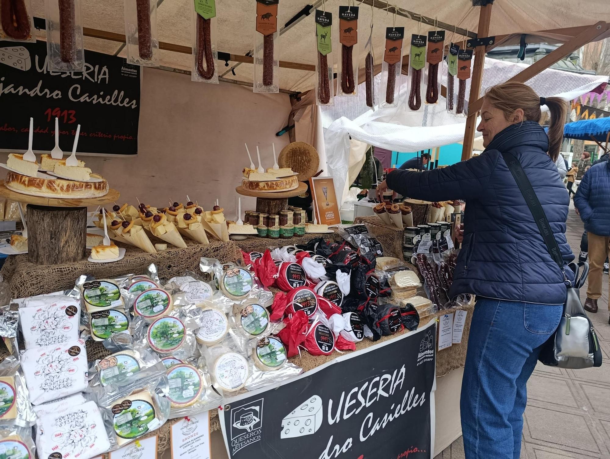 La Pola se llena de Güevos Pintos