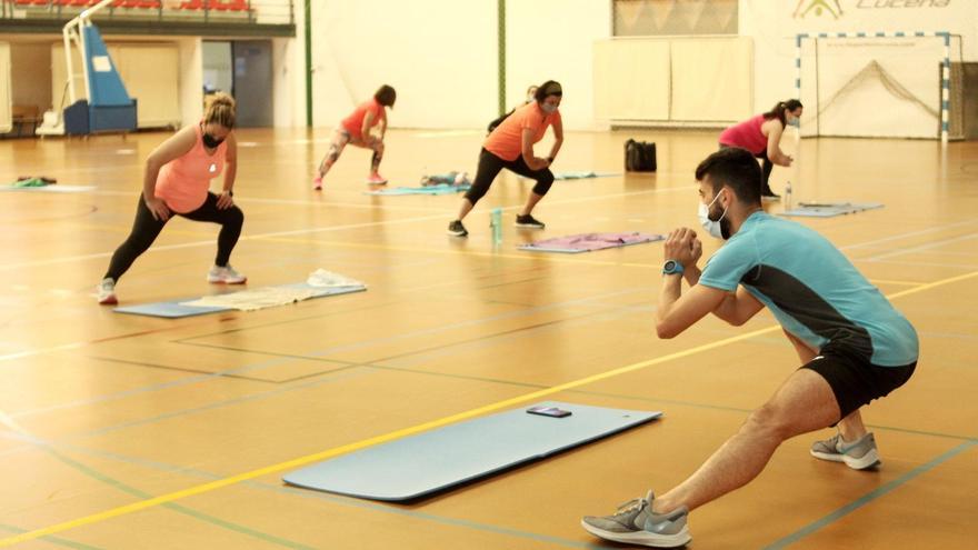 El Ayuntamiento de Lucena organiza talleres de yoga para combatir el sedentarismo
