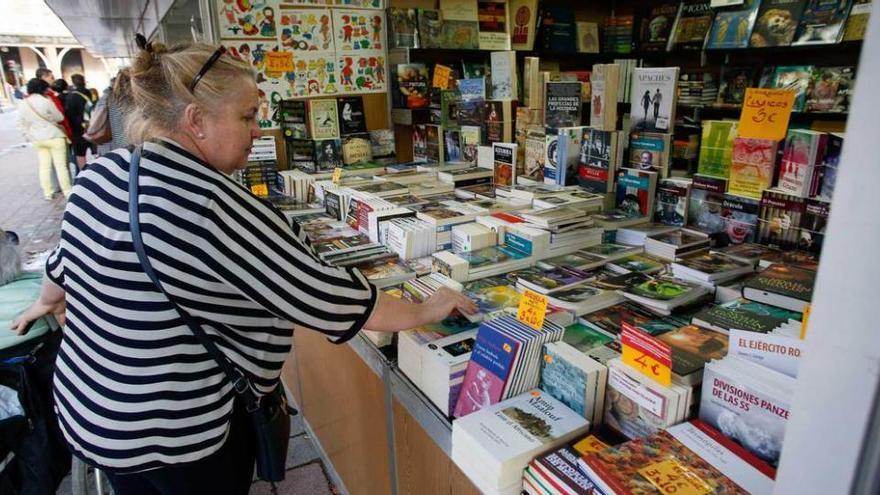 Los aficionados a los libros se citan en Las Meanas