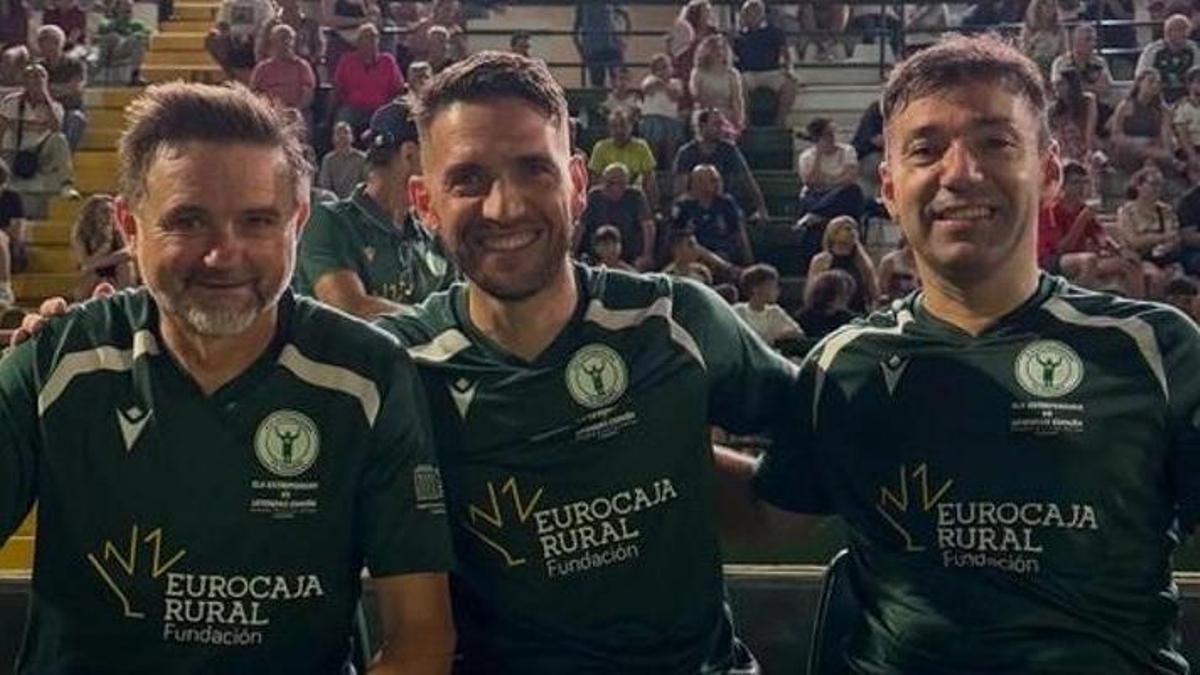 Cobos, Rocha y Rai, en el partido por la lucha ante la ELA del pasado sábado en el Príncipe Felipe de Cáceres.