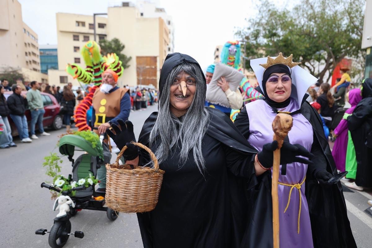 Búscate en las imágenes de la rúa de Carnaval de Ibiza