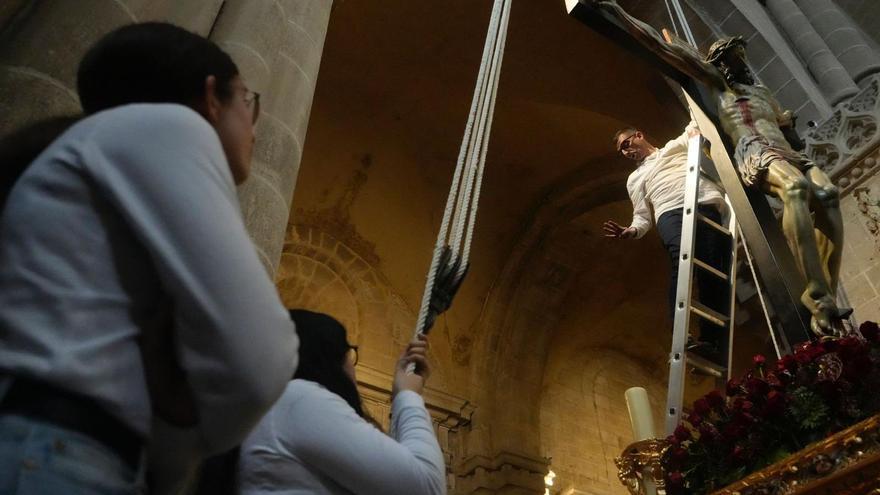 GALERÍA | El Cristo de las Injurias regresa a la capilla de San Bernardo
