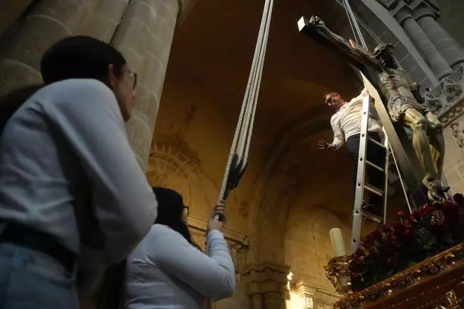 GALERÍA | El Cristo de las Injurias regresa a la capilla de San Bernardo