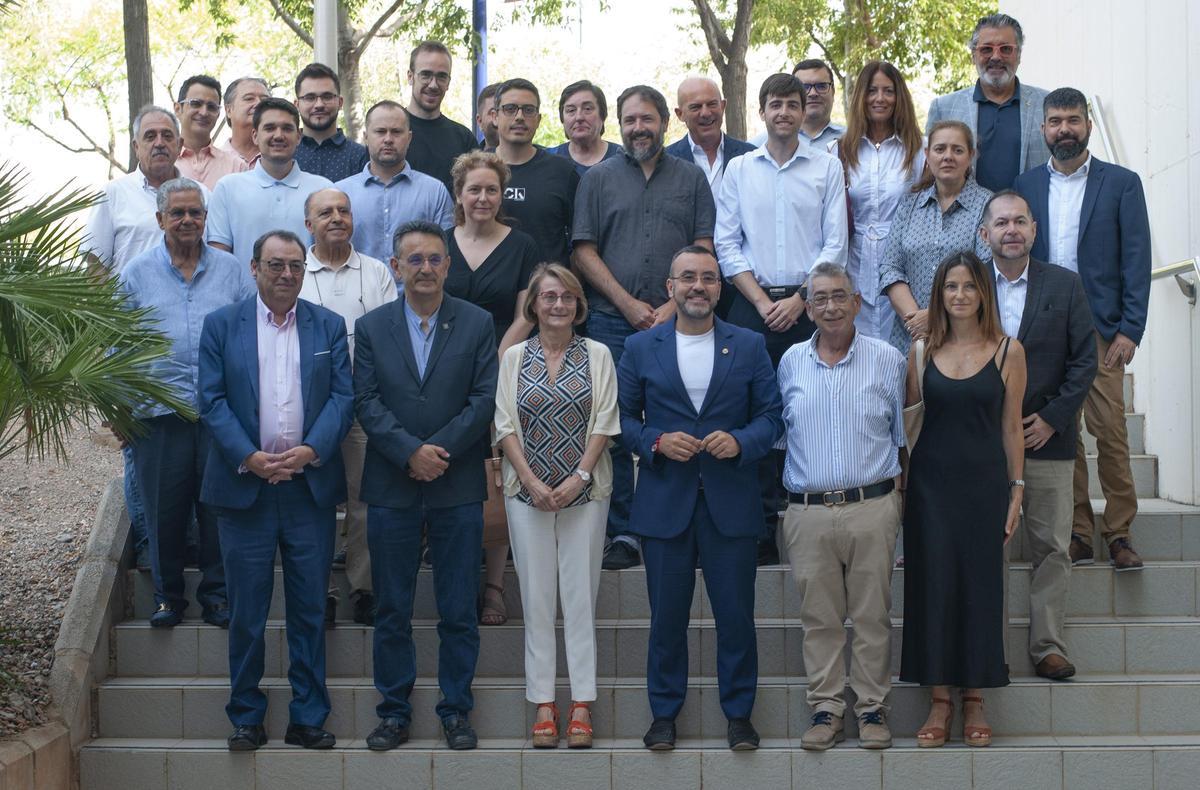 Foto de familia de la presentación de la Feria Destaca de Vila-real encabezada por la rectora de la UJI, Eva Alcón, y el alcalde del municipio de Castellón.
