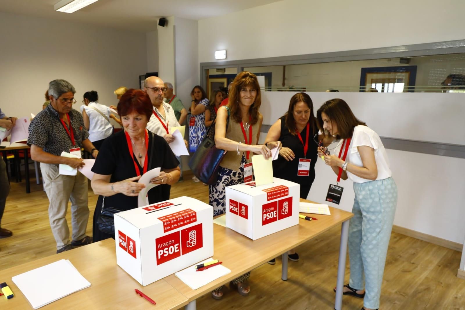 En imágenes | Los militantes eligen a la nueva Ejecutiva del PSOE en Zaragoza