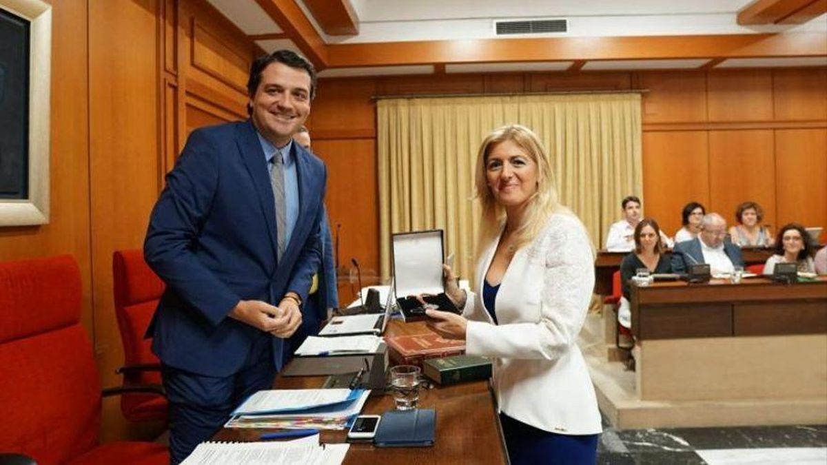 Lourdes Morales y José María Bellido, en una foto de archivo en el Ayuntamiento de Córdoba.
