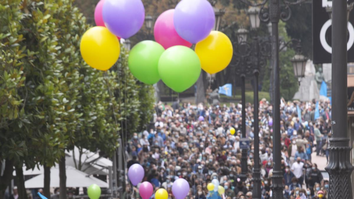 Los partidarios de la cooficialidad del asturiano se manifiestan en Oviedo