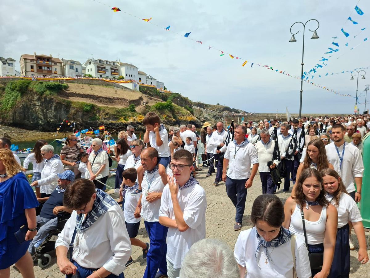EN IMÁGENES: Tapia de Casariego, a rebosar en la procesión del Carmen