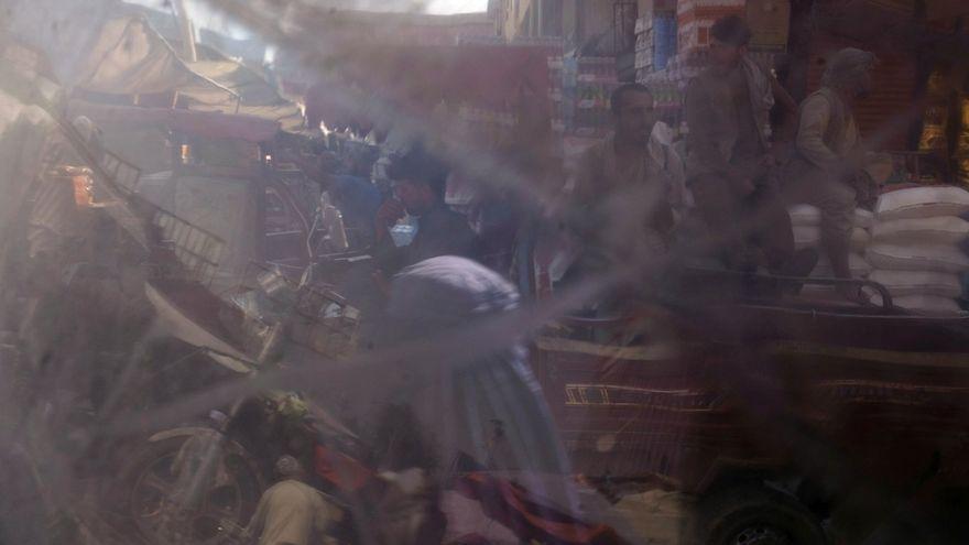 Una mujer con burka en Mazar-e -Sharif.