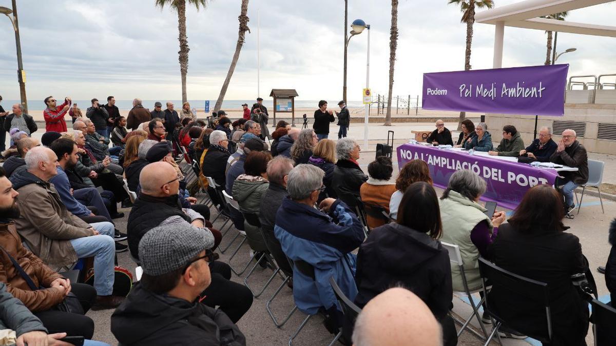 Acto &quot;en defensa del territorio&quot; celebrado por Podem en la Playa de la Patacona.