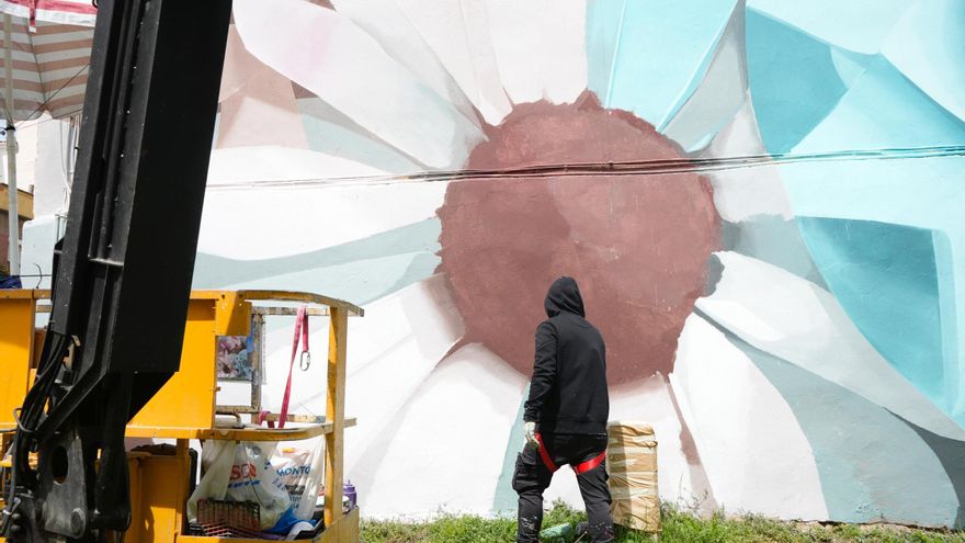 GALERÍA | &#039;Alegoría de la lectura&#039;: nuevo mural de David Maker en Zamora