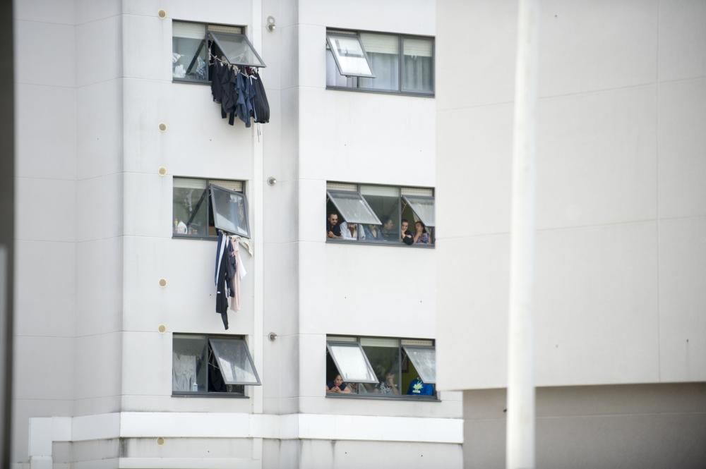 Amplio despliegue policial con varias unidades de la Policía Nacional y rastreo aéreo en helicóptero para registrar una docena de viviendas en el barrio de Monte Alto