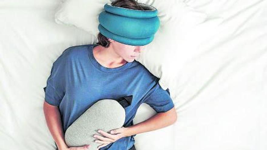 Dos productos de la marca, una almohada ligera y una bolsa de frío y calor. | Cedida