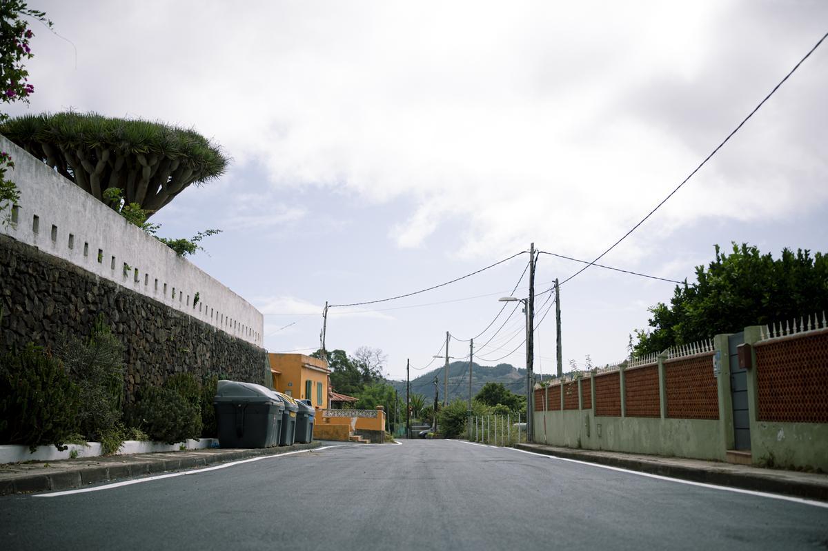 Reasfaltado de una calle en Guamasa.
