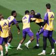 Buen ambiente en el entrenamiento del Real Madrid