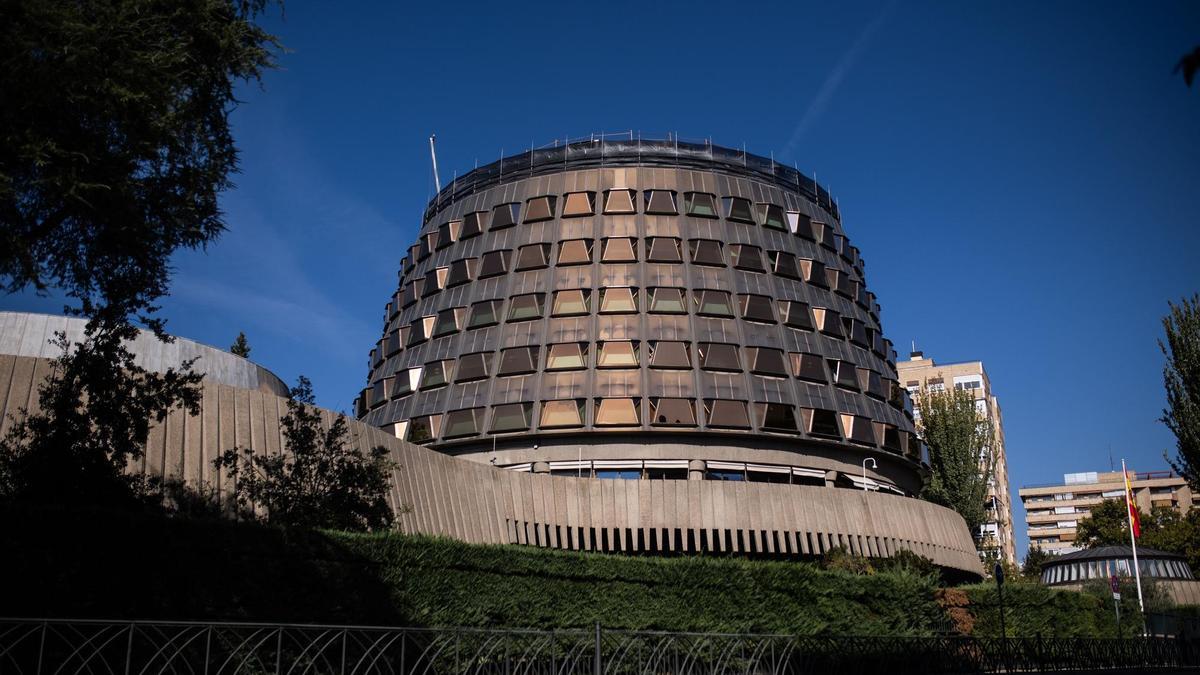 Archivo - Fachada del Tribunal Constitucional, a 15 de octubre de 2021, en Madrid (España).