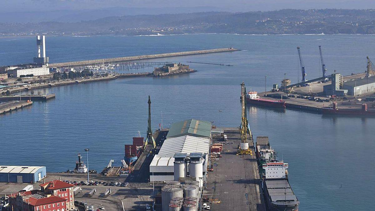 Vista del muelle de Calvo Sotelo, uno de los incluidos en la propuesta de la Universidad.