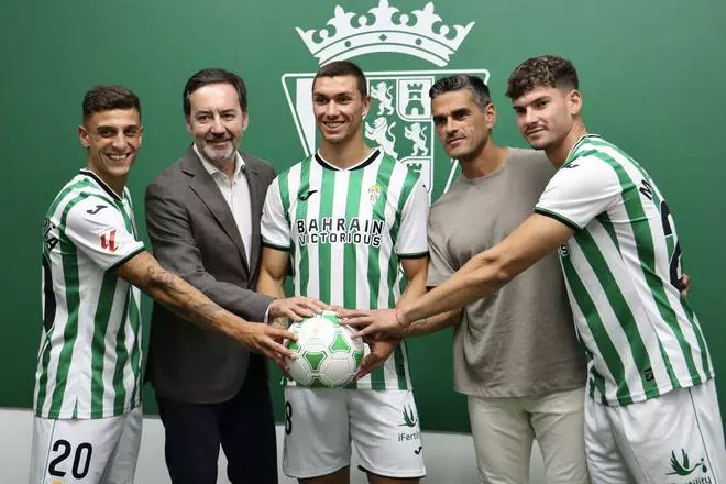 La presentación de Juan María Alcedo, Adri Fuentes y Mariano Carmona, en imágenes