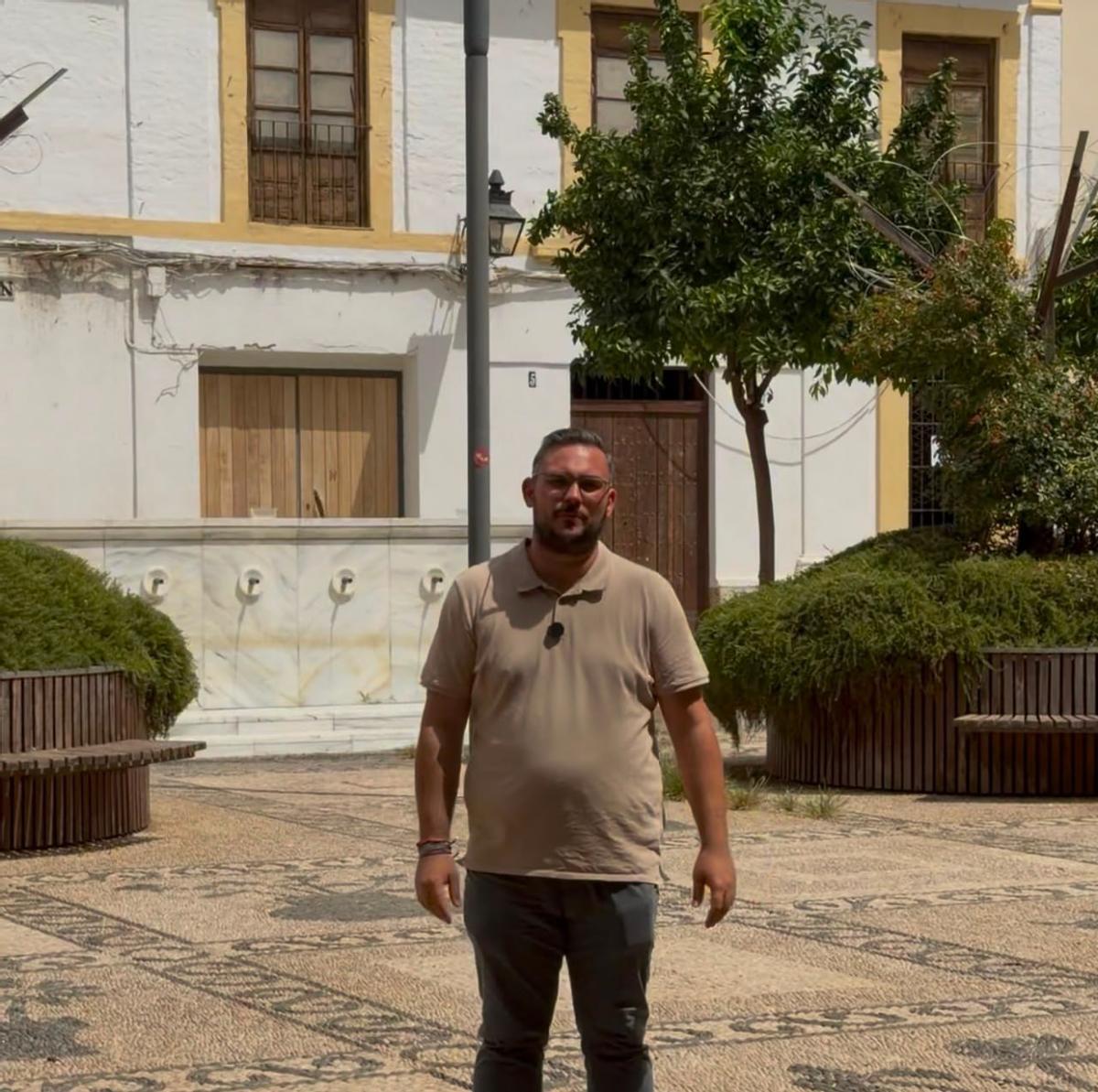 El concejal de Hacemos Córdoba Iván Fernández, en el plaza de San Agustín.