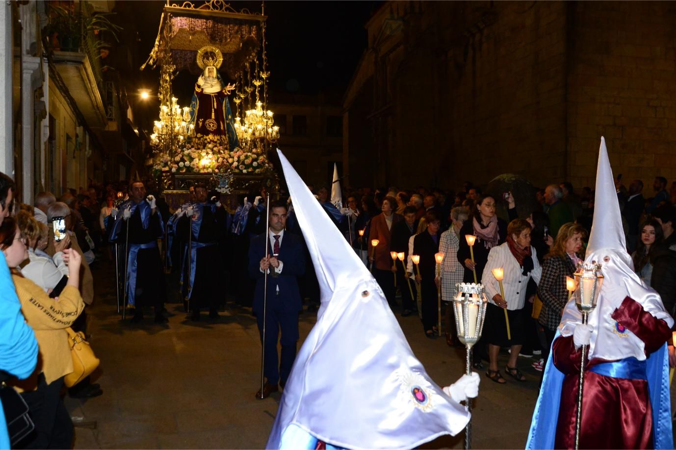 Cangas sintió el calor de la Virgen de los Dolores