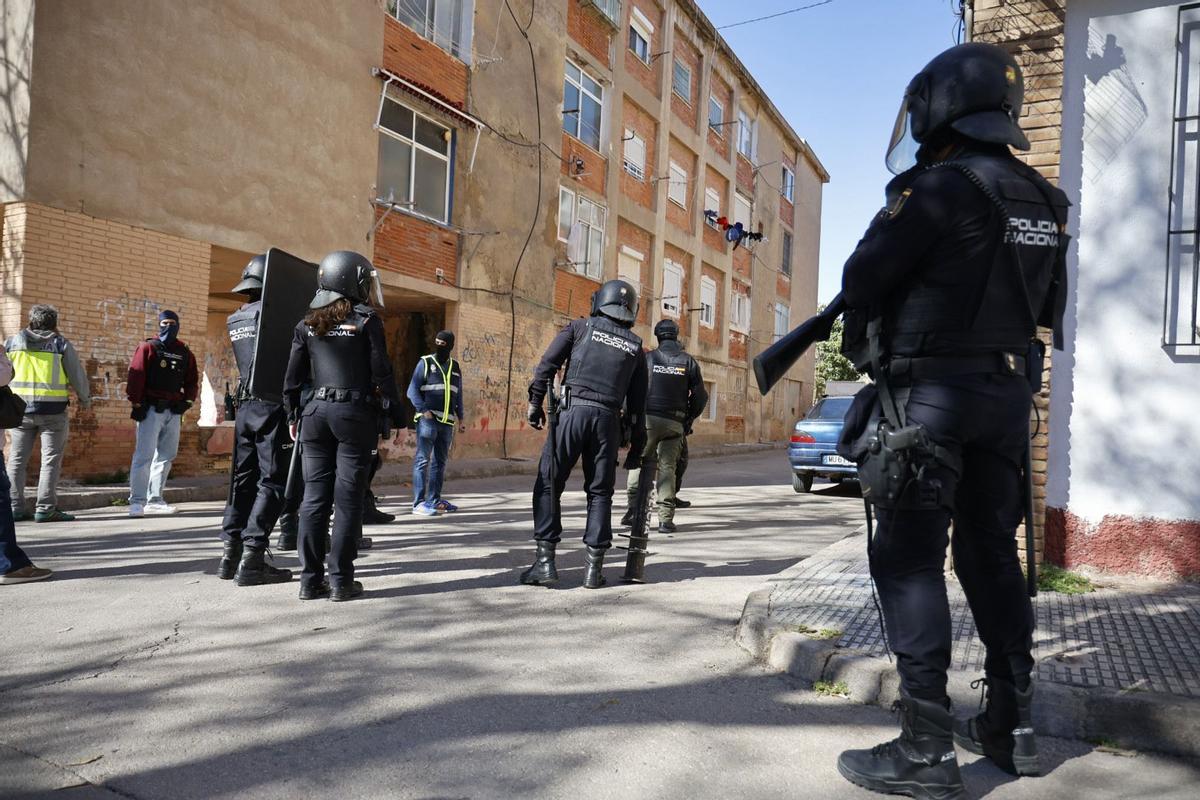 La Policía Nacional despliega una gran redada en Lo Campano contra las drogas y el blanqueo de capitales