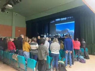 Dos-cents directius d'escoles i instituts de la Catalunya central homenatgen a Balsareny les víctimes de Manlleu recordant que els "sentiments no tenen llengua ni origen"