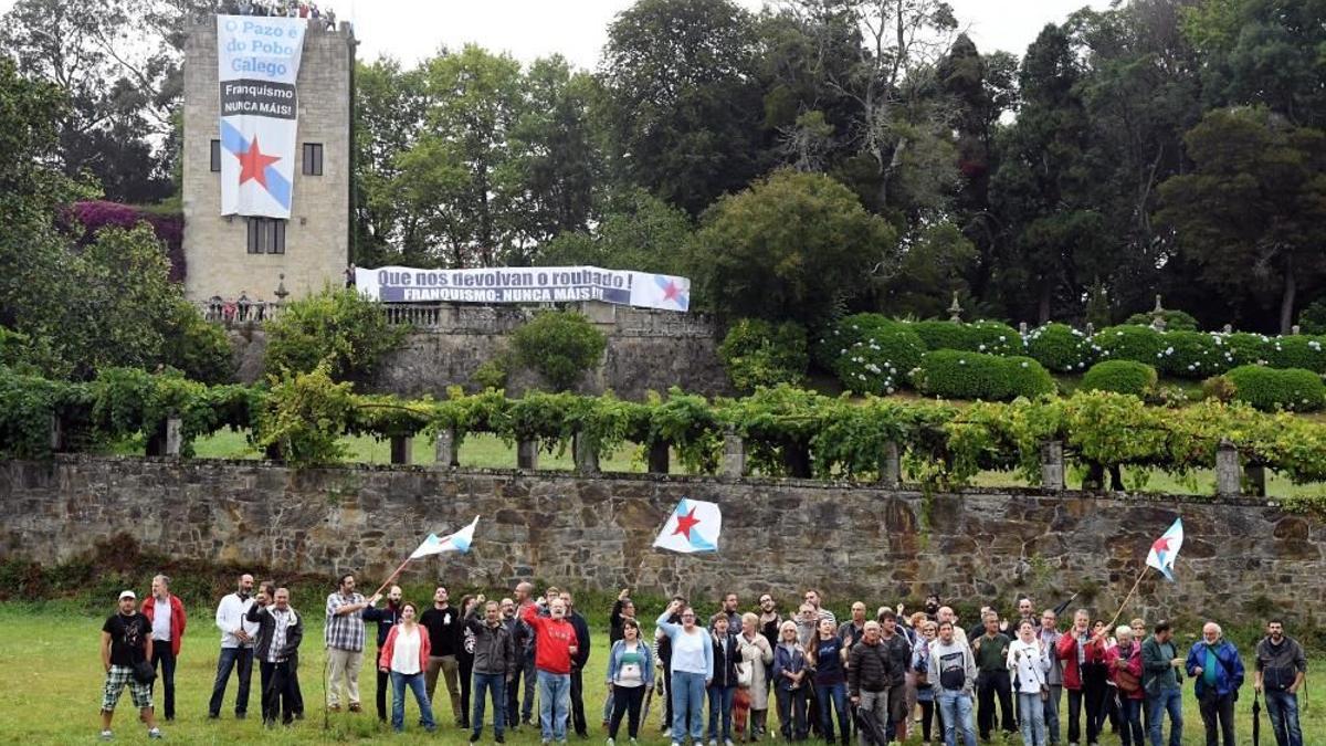 Protesta de los 17 de Meirás para exigir la devolución del pazo.