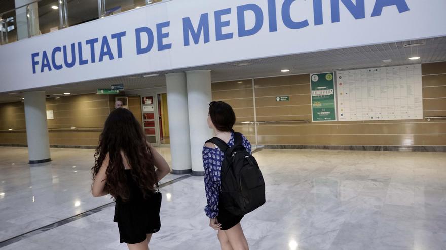 El Gobierno financia con cerca de 800.000 euros la creación de nueve plazas más del Grado de Medicina en Baleares