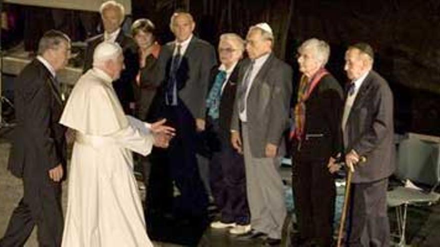 Benedicto XVI exige no negar ni rebajar el horror del Holocausto