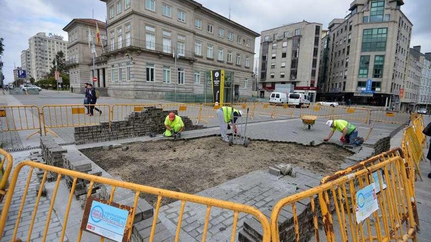 En los últimos días se cambió el pavimento de la Plaza de España. // Gustavo Santos