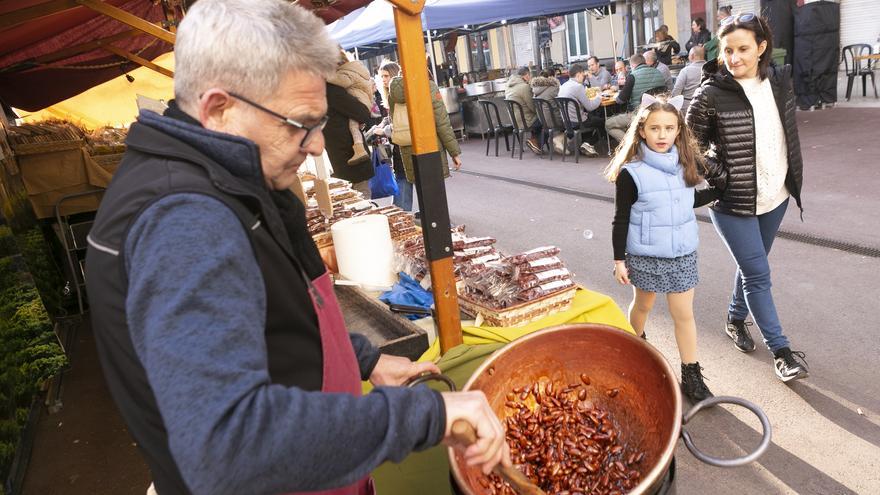 Pulpo y artesanía en la III Feria AsturCelta de Avilés