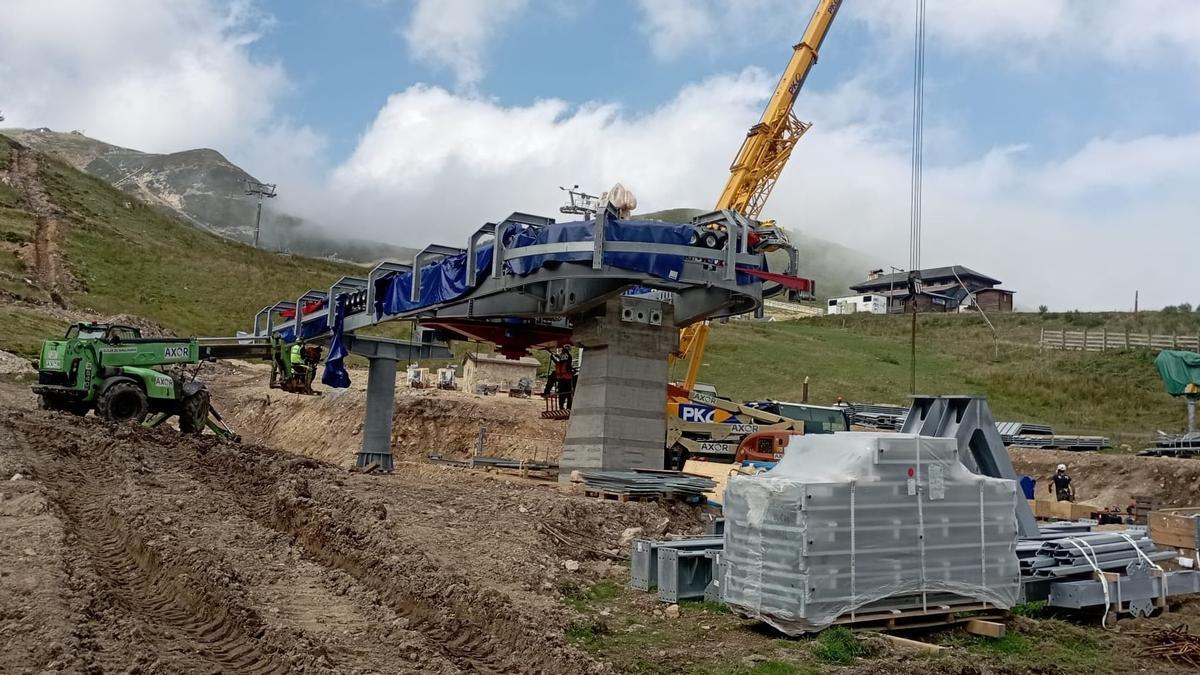 Las obras para instalar la estación del remonte.