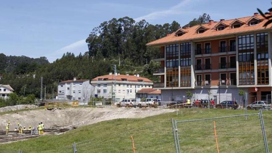 Vista de los trabajos ante la urbanización As Garzas, en Gondomar.  // José Lores