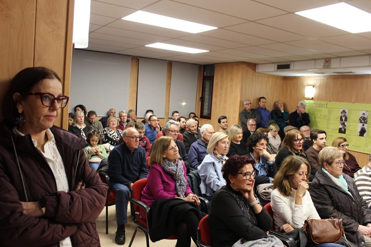 El acto llenó el salón de plenos del ayuntamiento