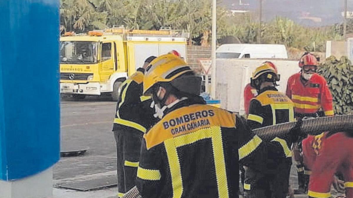 Bomberos del Consorcio de Gran Canaria en la erupción de La Palma . |