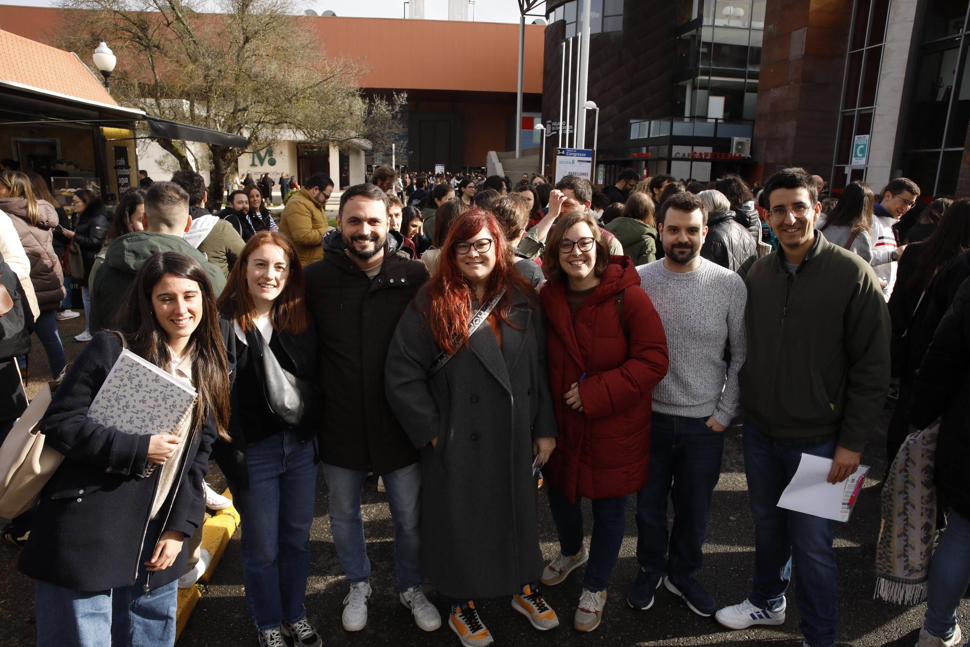 Miles de personas participan en la macrooposición de la sanidad pública asturiana.