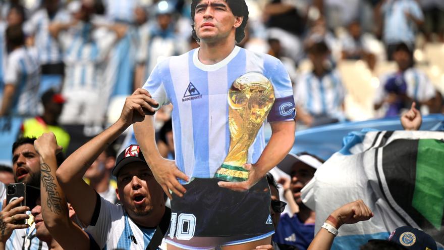 Dos años sin Maradona: &quot;Él nos mira desde arriba y nos acompaña aquí en Qatar&quot;