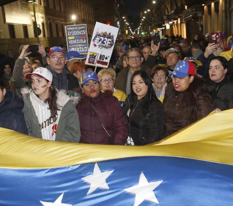 Los manifestaciones se reunieron en la farola de Urzáiz