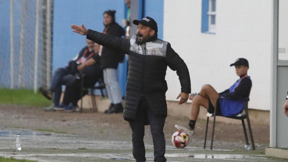 Emilio Cañedo, durante un partido.
