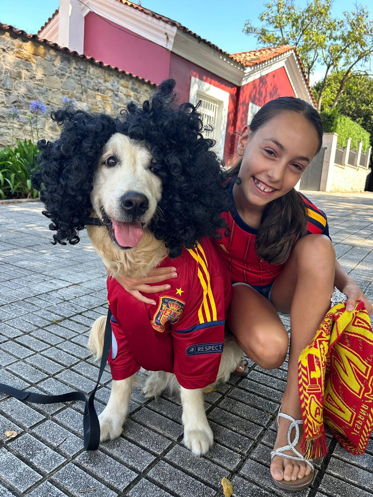Cucurella, la perra que enamora a Somió