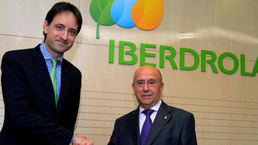 Iñigo Alonso, director Comercial de Iberdrola, y Luis Carlos Martín, presidente de UDP.