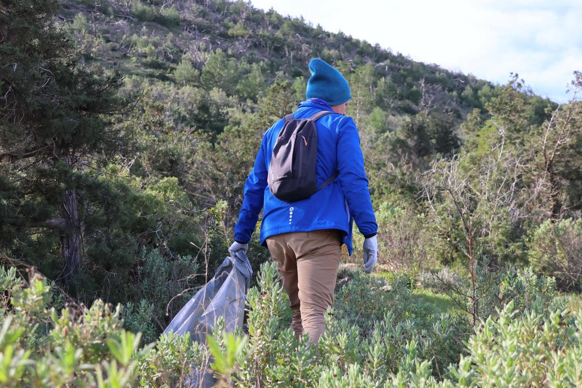 La XVII Jornada de Limpieza en Sa Talaia concluye con la recogida de 400 kilos de residuos La XVII Jornada de Limpieza en Sa Talaia concluye con la recogida de 400 kilos de residuos