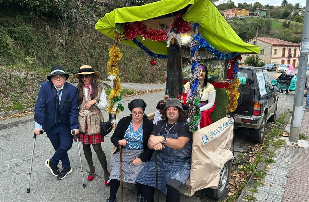 Bimenes recupera sus carrozas "para sacar a la gente del pueblo a la calle"