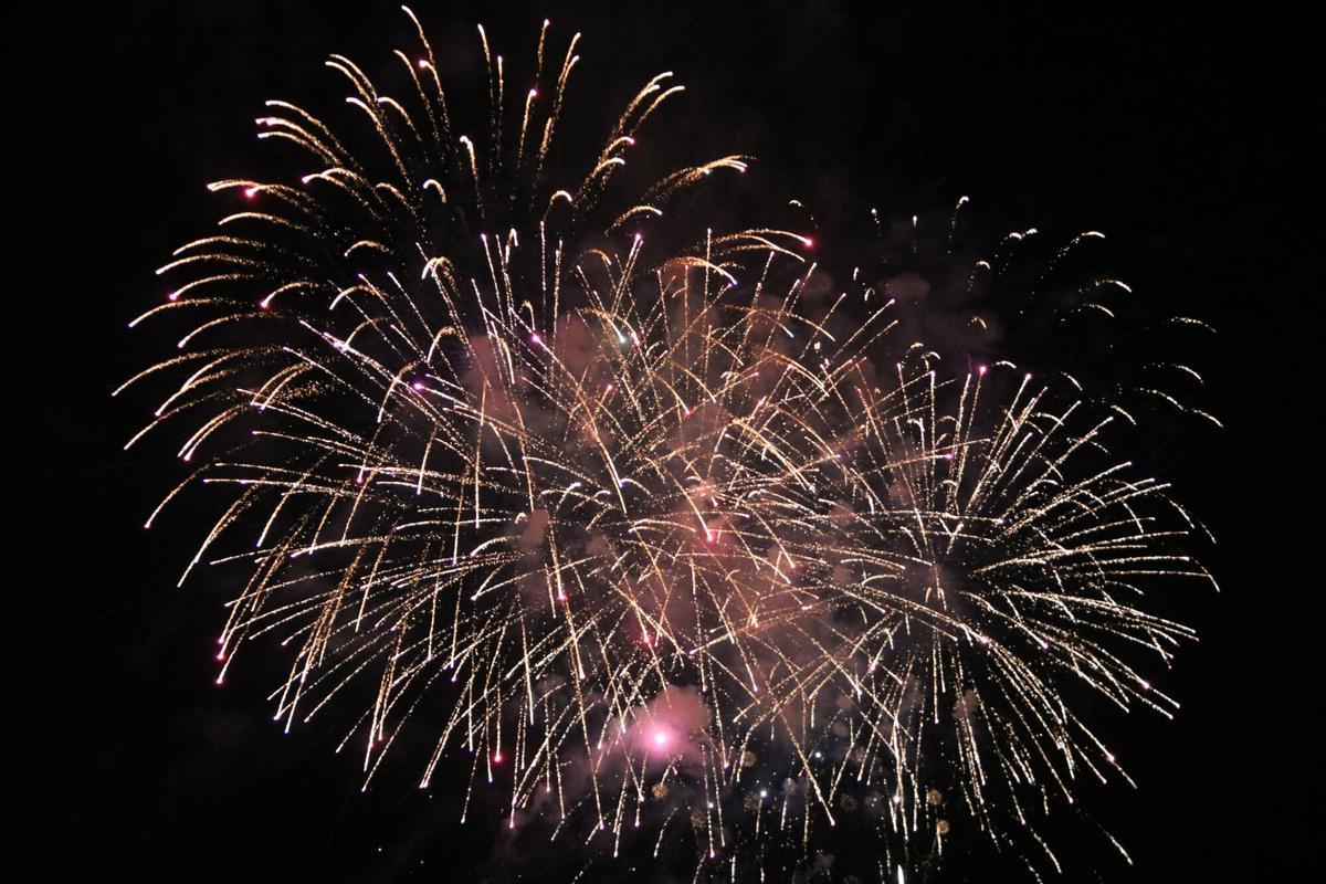 Pla detall d'un dels moments de l'espectacle inaugural del concurs de focs de Blanes