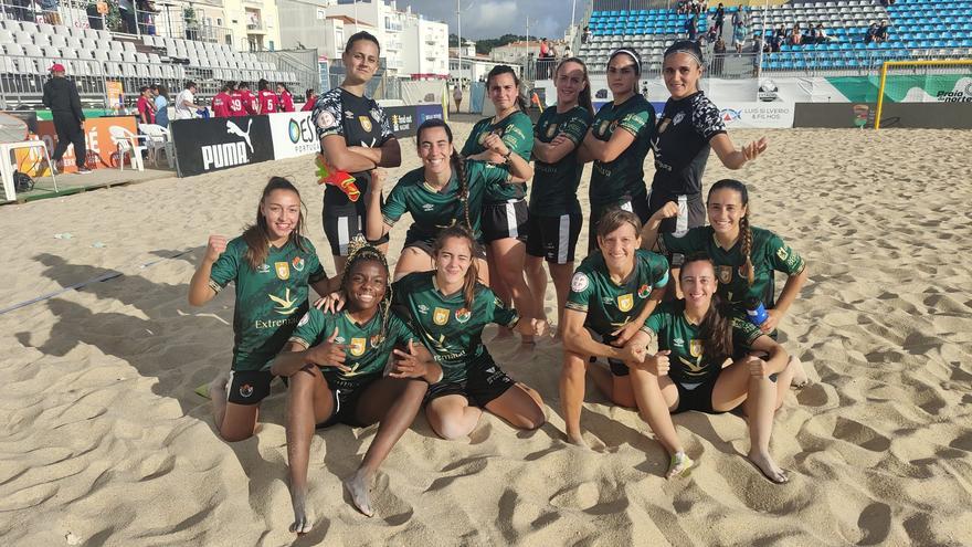 El Cacereño Femenino Playa arrasa al anfitrión con póker de María Corbacho (3-9)